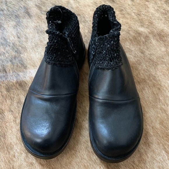 cydwoq Shoes - NWT CYDWOQ flat slip on bootie shoes 36 black